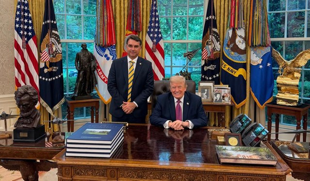Trump calls first round ‘great victory’ for Flávio, sees close race
