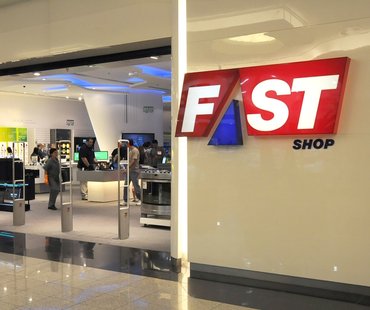 Fast Shop lays off staff and hires crisis manager CEO