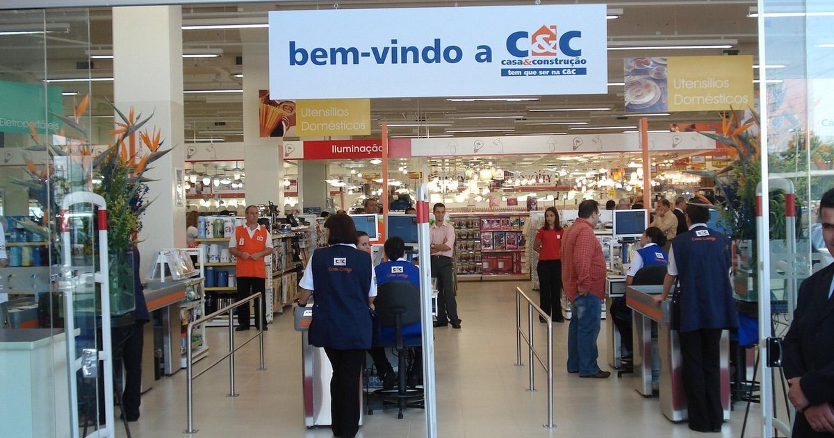 C&C seeks buyer, prepares to close stores
