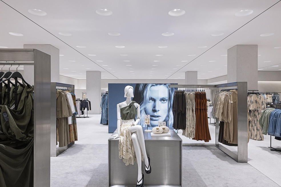 Zara reopens stores after closing 625 units