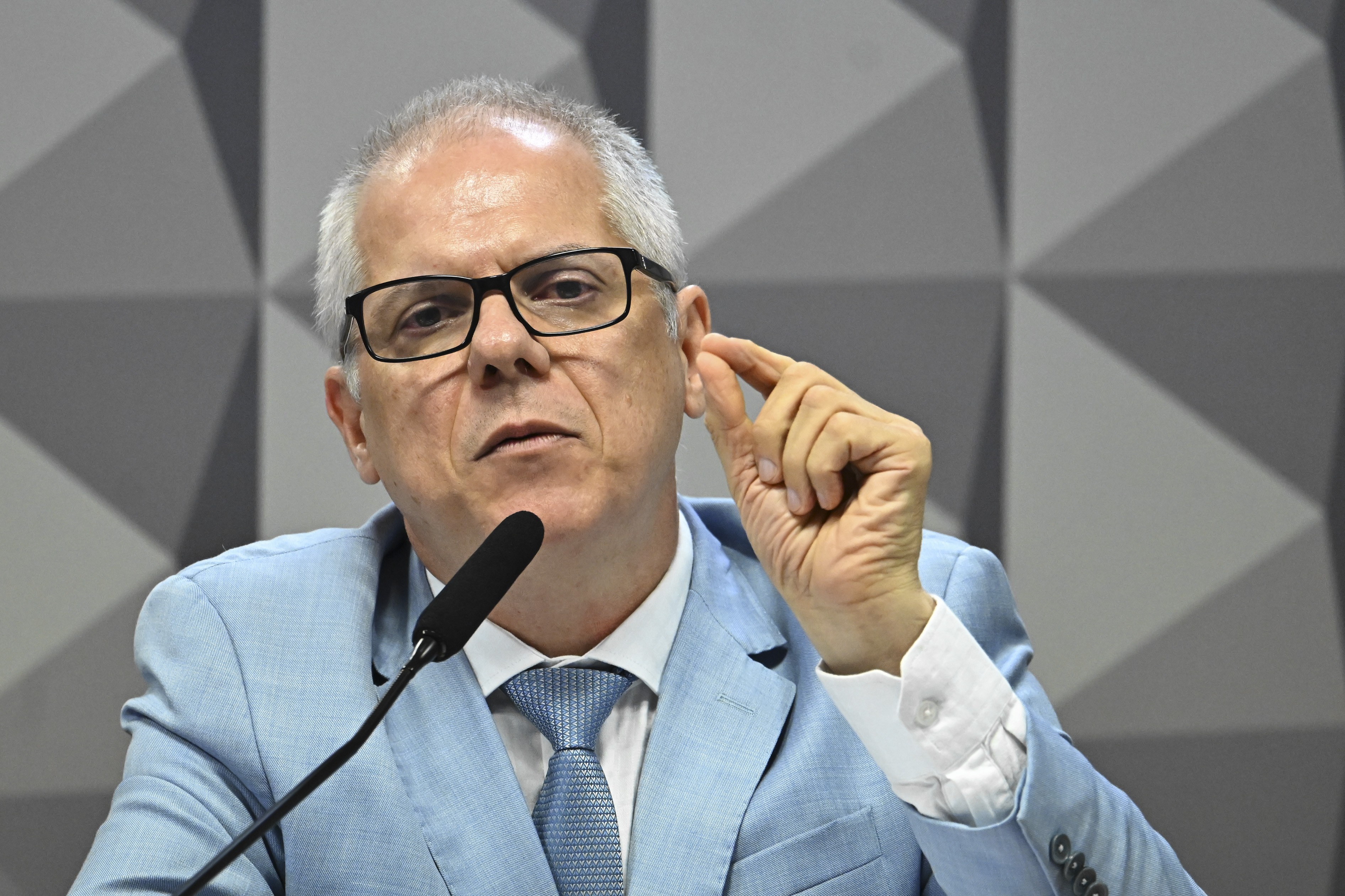 Ex-social security chief arrested in R$6.3bn benefits fraud case
