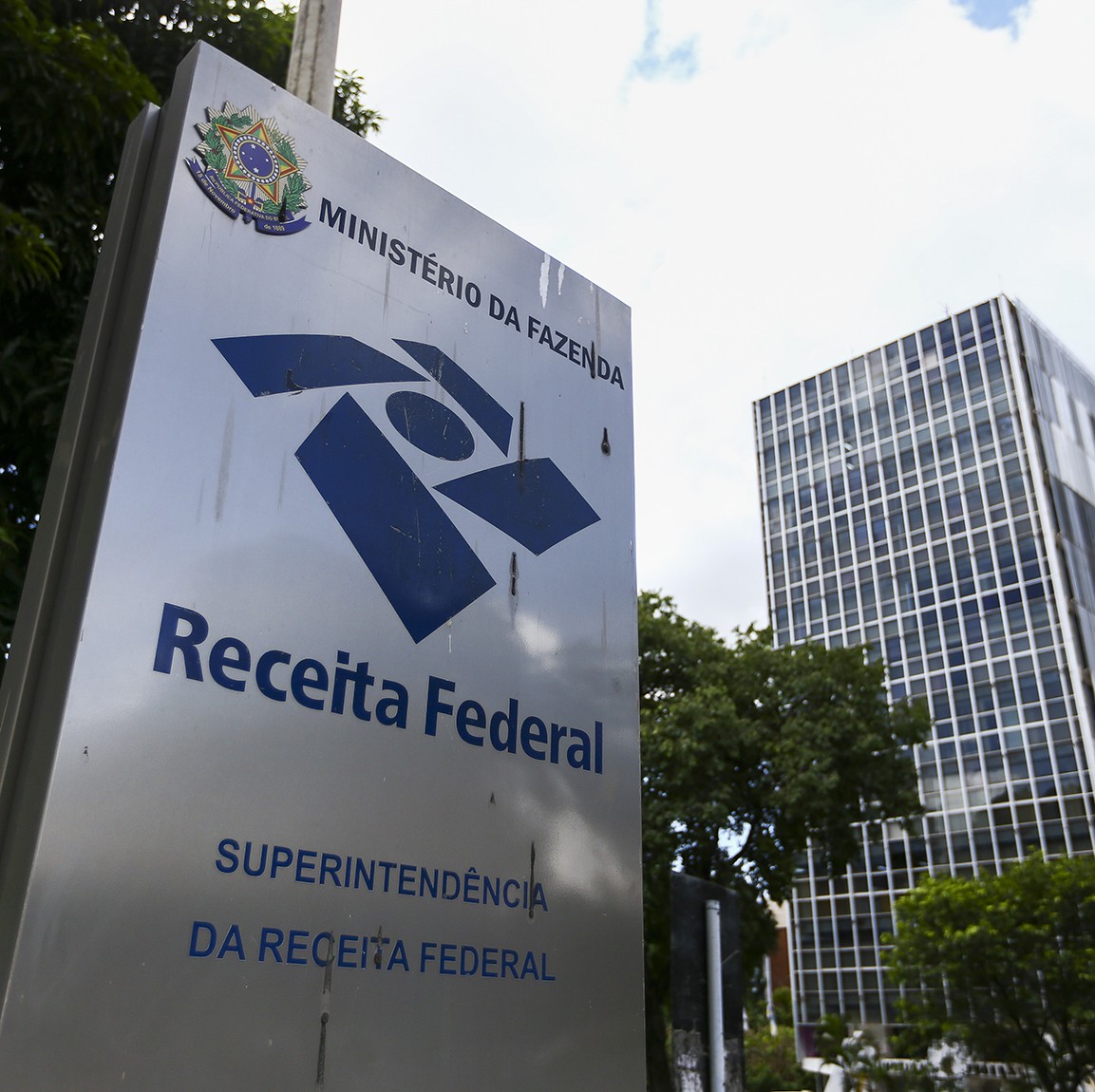 Decree setting Selective Tax rates delayed until after election runoff