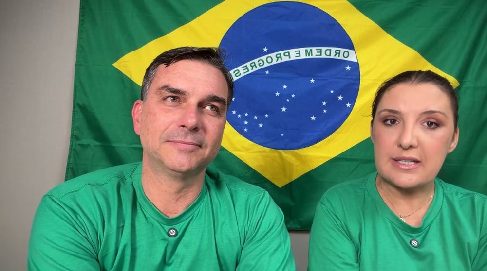 Flávio Bolsonaro proposes debt-based fiscal rule, spending cuts