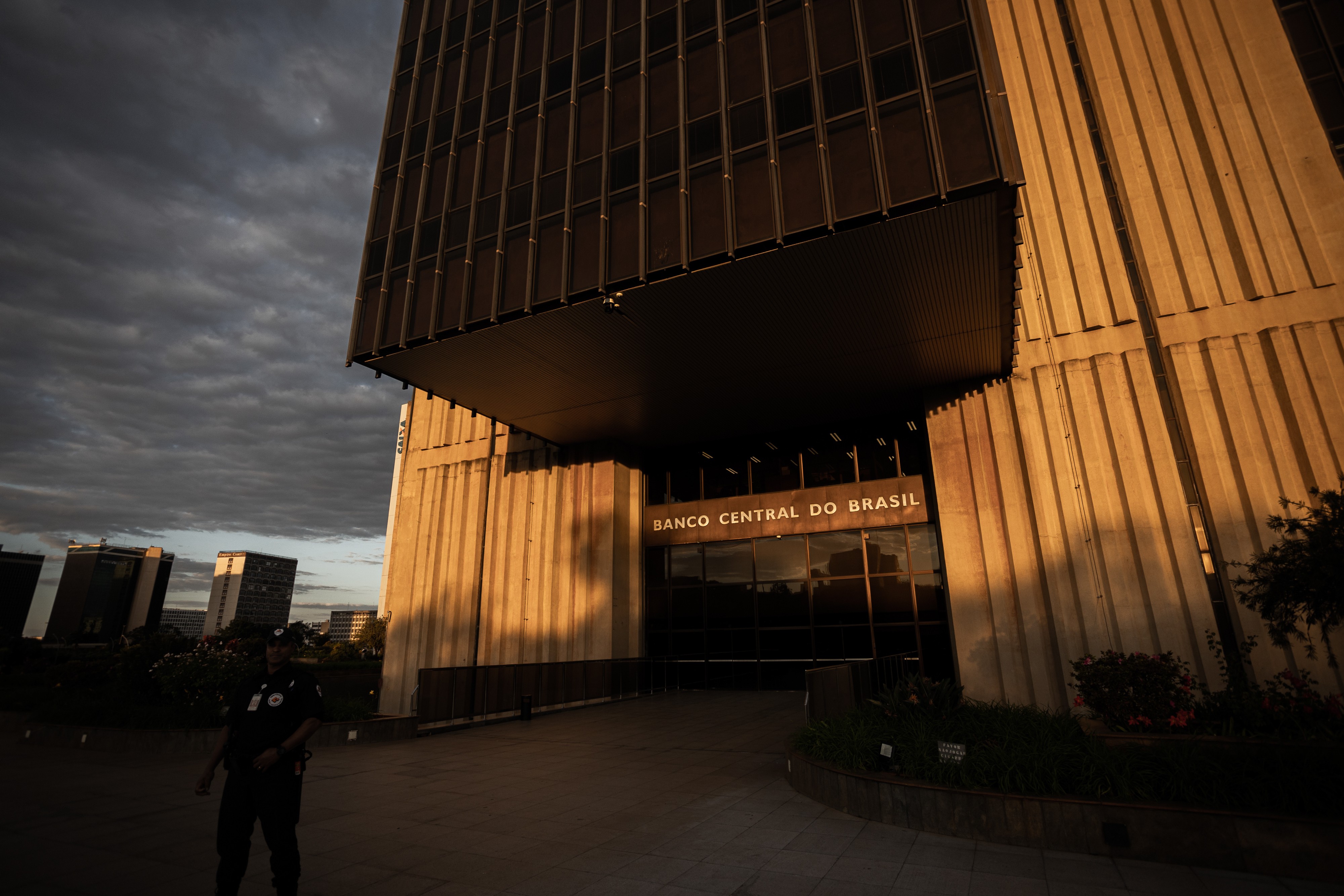 Master-linked Central Bank officials flaunted signs of wealth