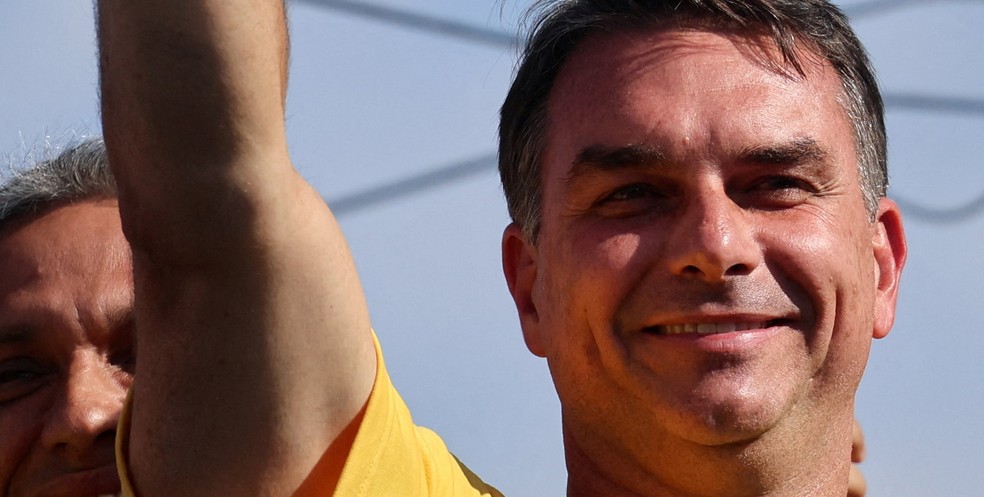 Flávio Bolsonaro criticizes betting ban, vows to attend televised debate