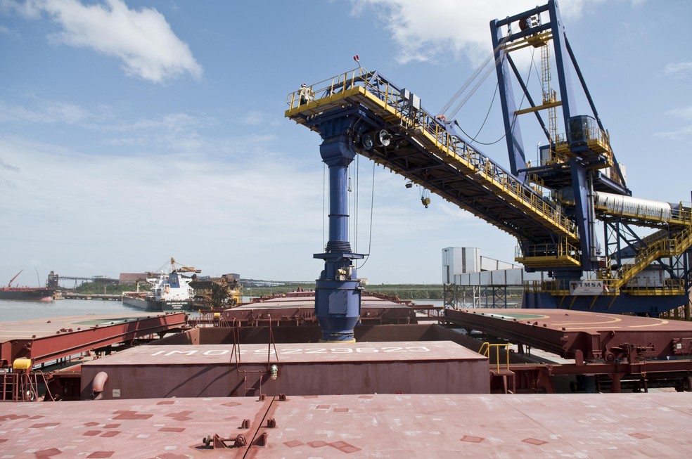 Ship is loaded with soybeans at a grain terminal in the port of Itaqui, Maranhão — Foto: Claudio Belli/Valor