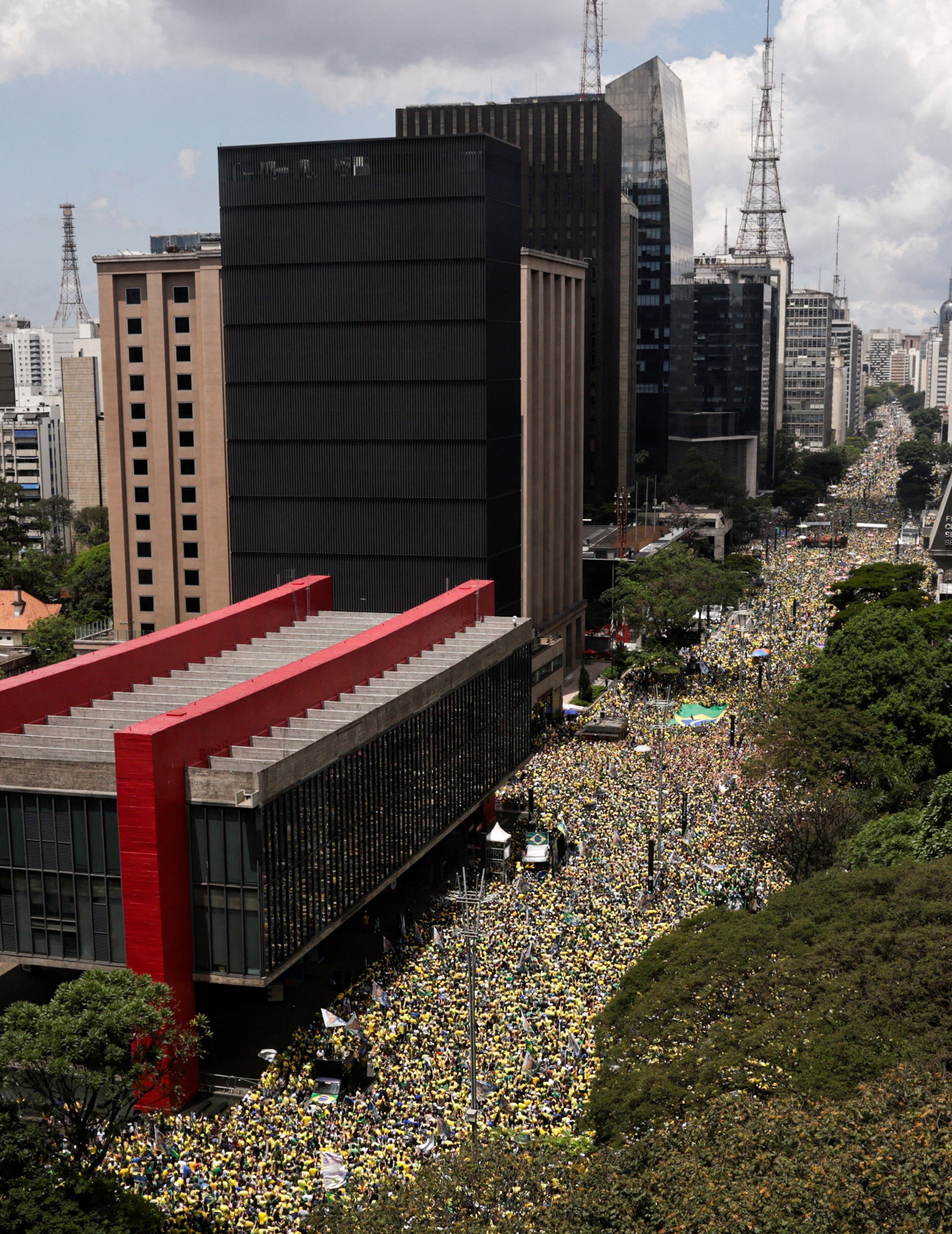 Lula and Flávio target undecided voters by exploiting rivals’ weaknesses