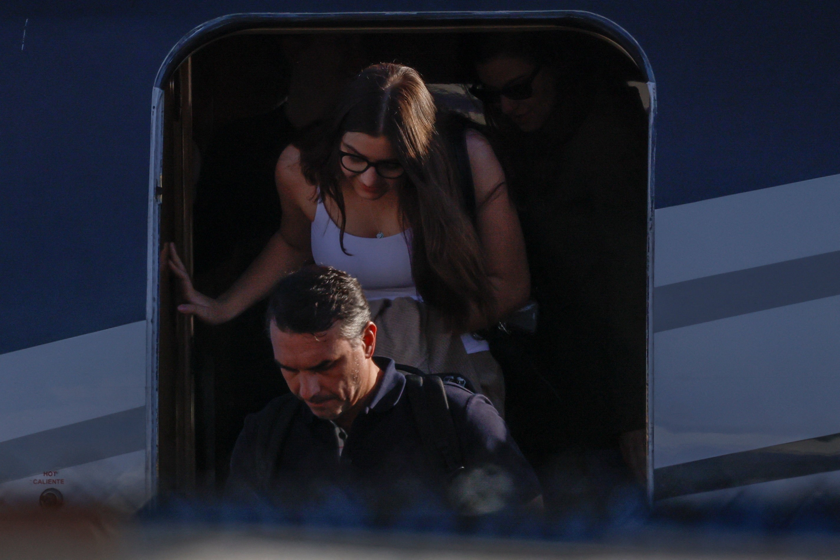 Flávio Bolsonaro and family arrive in Miami on private jet