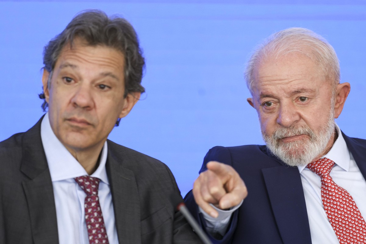 Lula plans 2026 reshuffle, weighing who runs and who stays