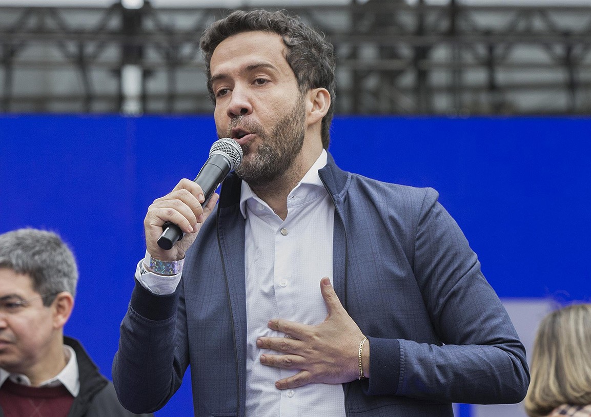 Lula campaign bets on social media and street push to expand reach