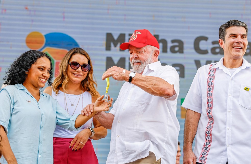 Lula expands housing program to include middle-income families