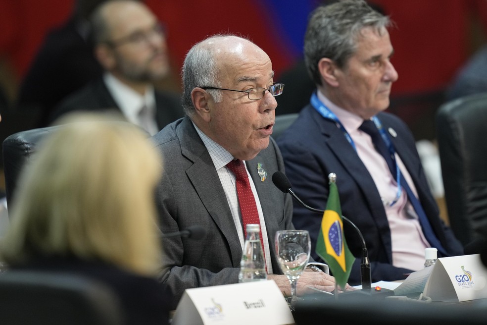 Brazil’s Foreign Minister Mauro Vieira speaks during the G20 foreign ministers meeting in Rio de Janeiro, Brazil, Wednesday, Feb. 21, 2024 — Foto: Silvia Izquierdo/AP