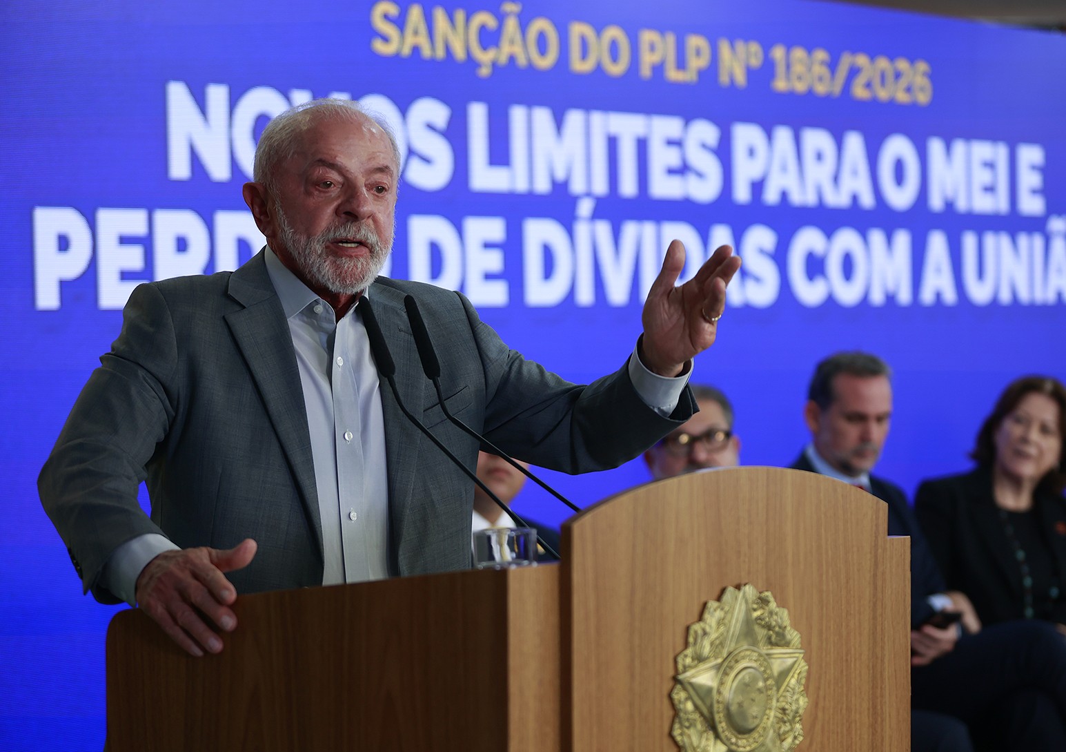 Lula unveils last-minute populist measures ahead of runoff