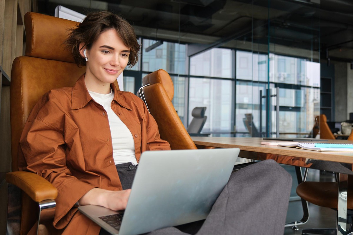 Brazil leads in optimism and adoption of AI at work