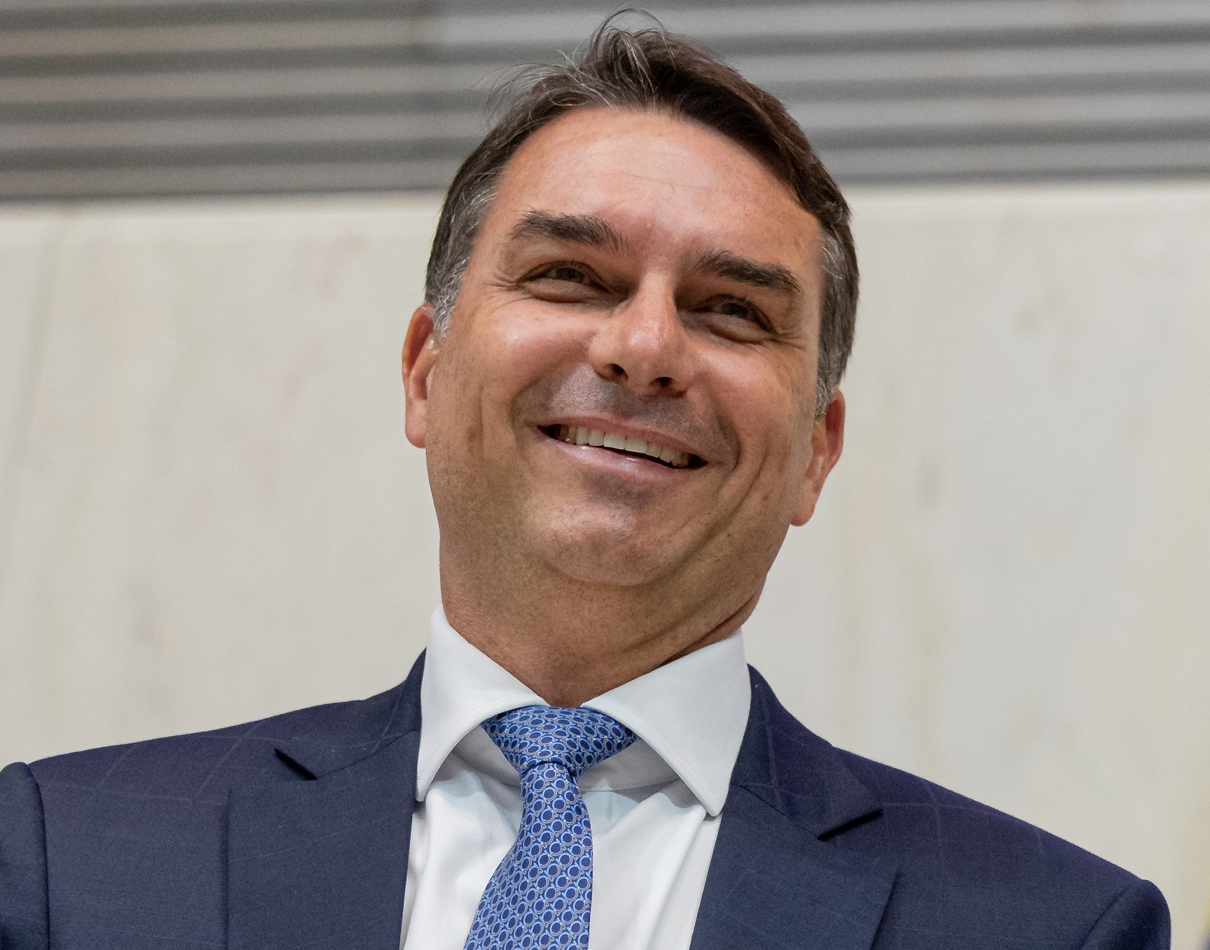 Flávio Bolsonaro bets on re-election ban to broaden support