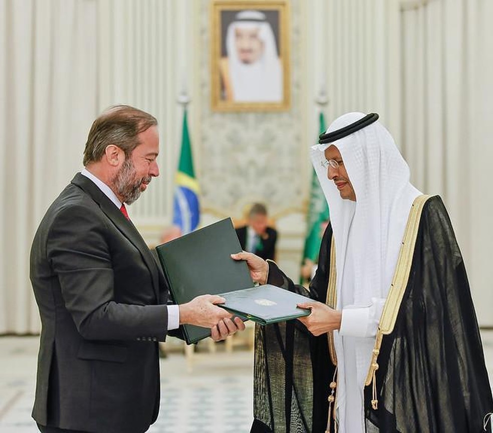 Alexandre Silveira and Prince Abdulaziz bin Salman — Foto: Ricardo Stuckert/PR