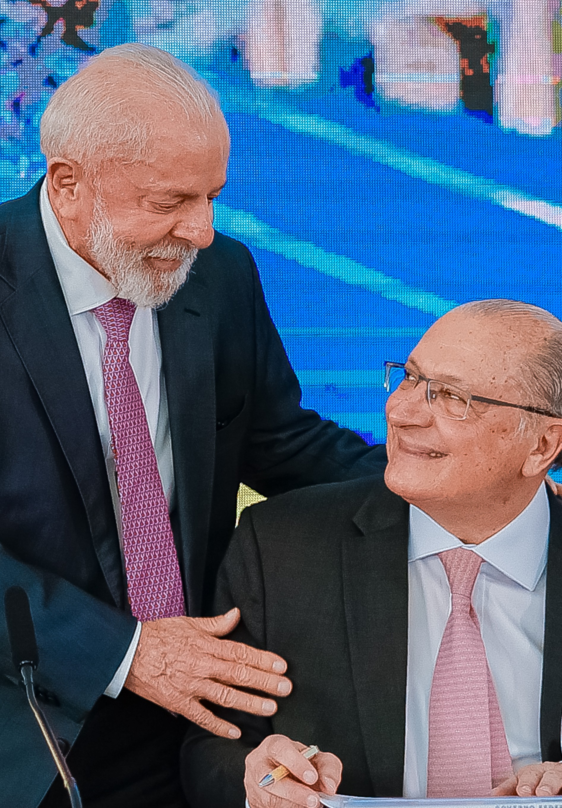 Top presidential candidates fear lack of support among women