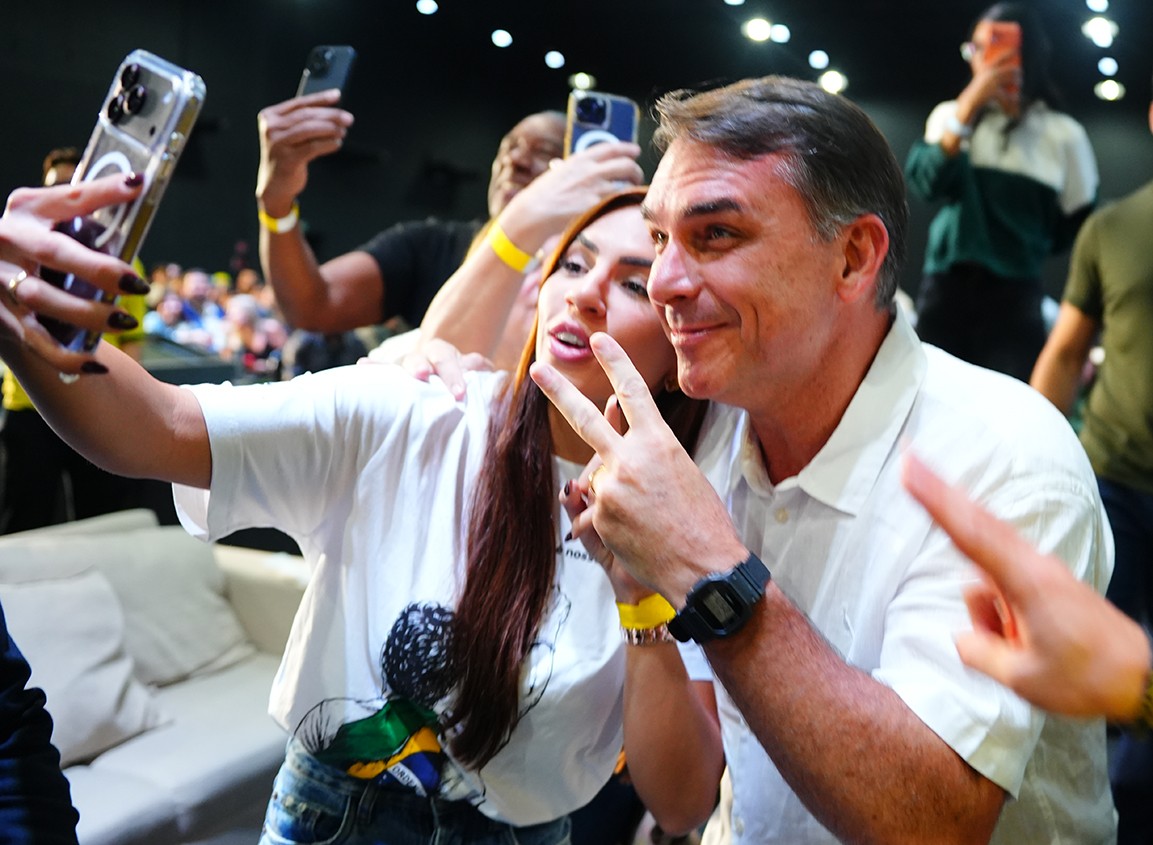 Flávio announces more measures that complicate fiscal adjustment push