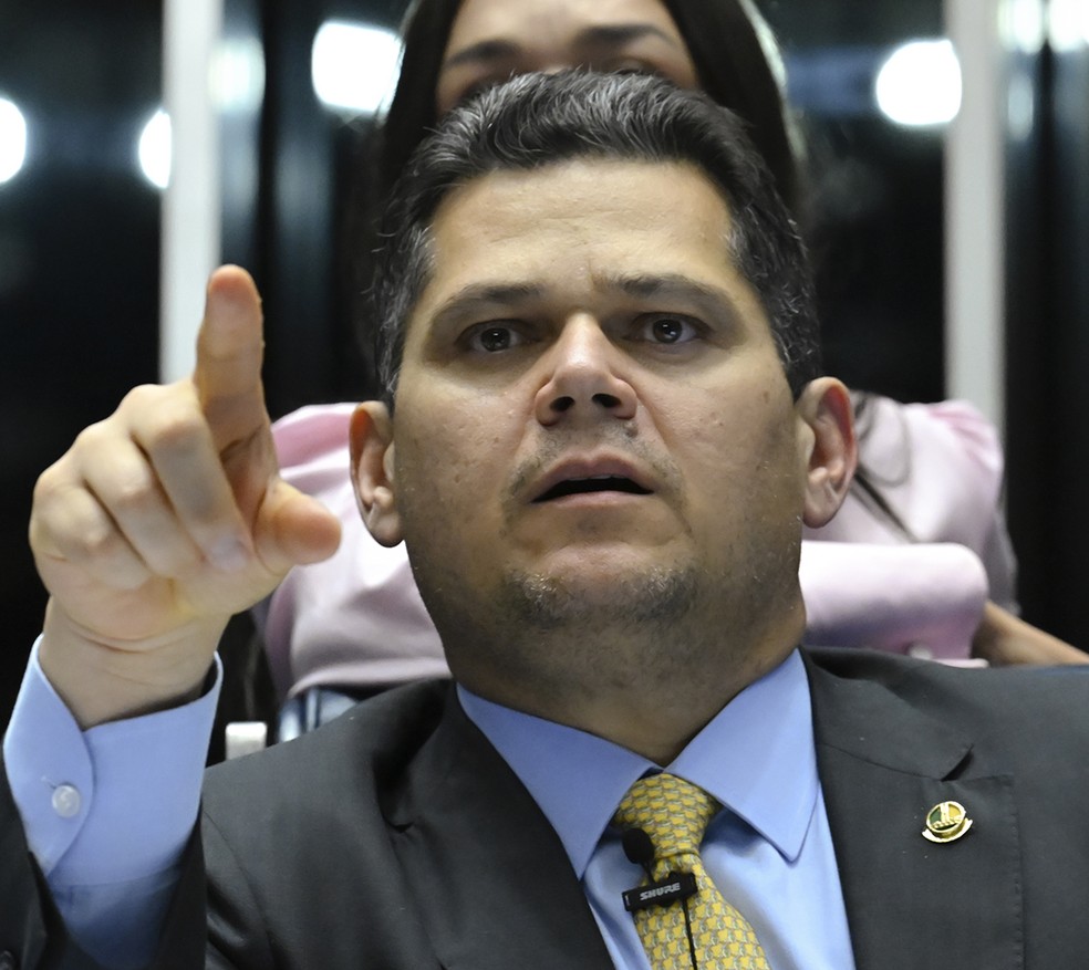 Alcolumbre: presidente do Senado foi o principal impulsionador do projeto que flexibiliza licenciamento — Foto: Jefferson Rudy/Agência Senado