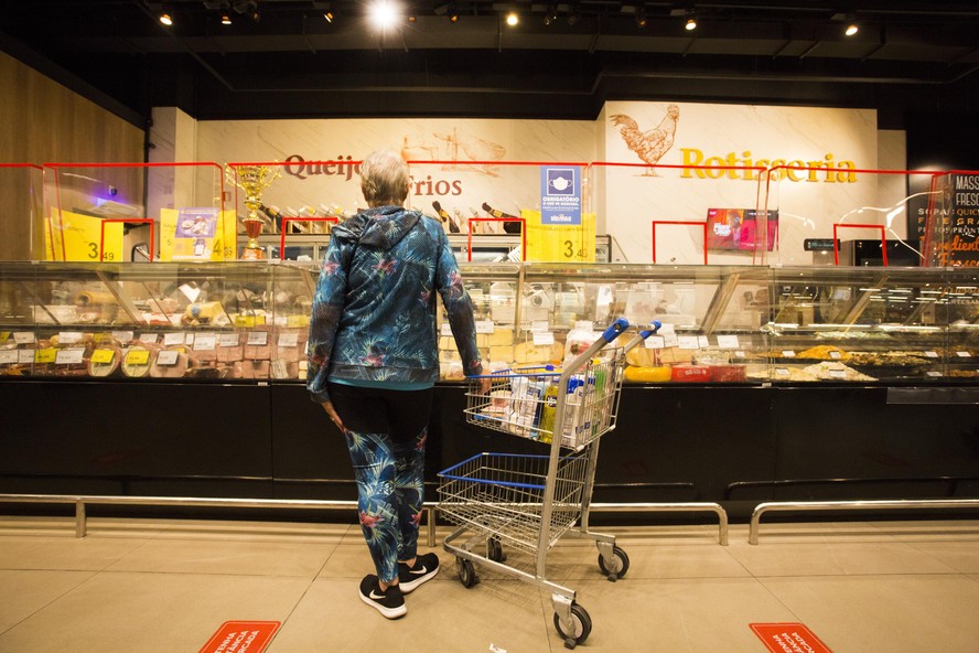 Inflation hits 4.83% in 2024, surpassing target ceiling