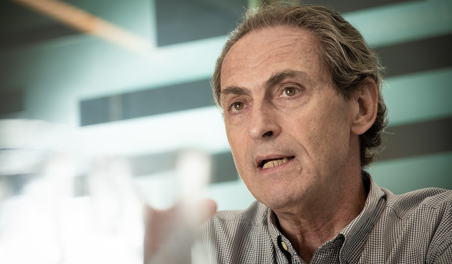 Brazil income keeps rising, but household spending stalls