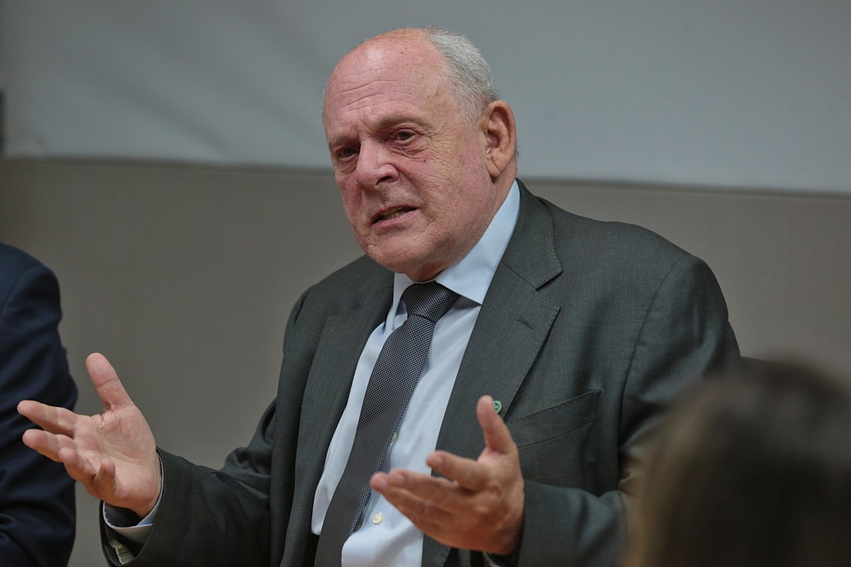 Government studies actions to support grain producers