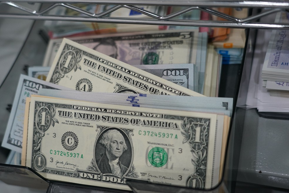New rule broadens access to foreign-currency accounts while keeping limits on local payments — Foto: Toru Hanai/Bloomberg