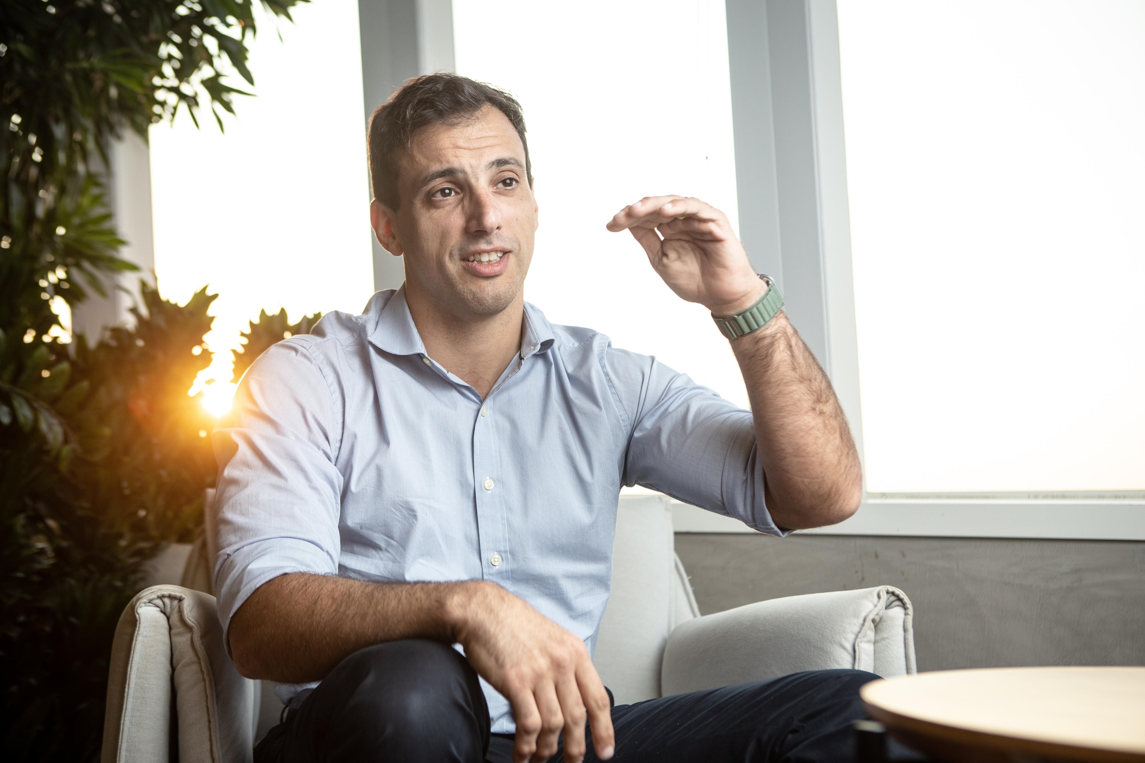 Resilient economy unsettles bets on rate cut