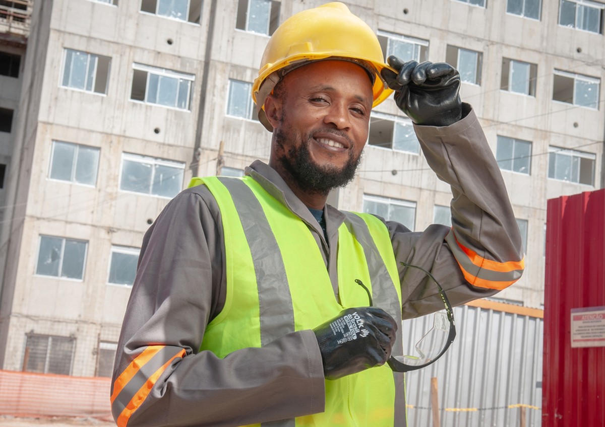 Companies expand job opportunities for refugees, migrants