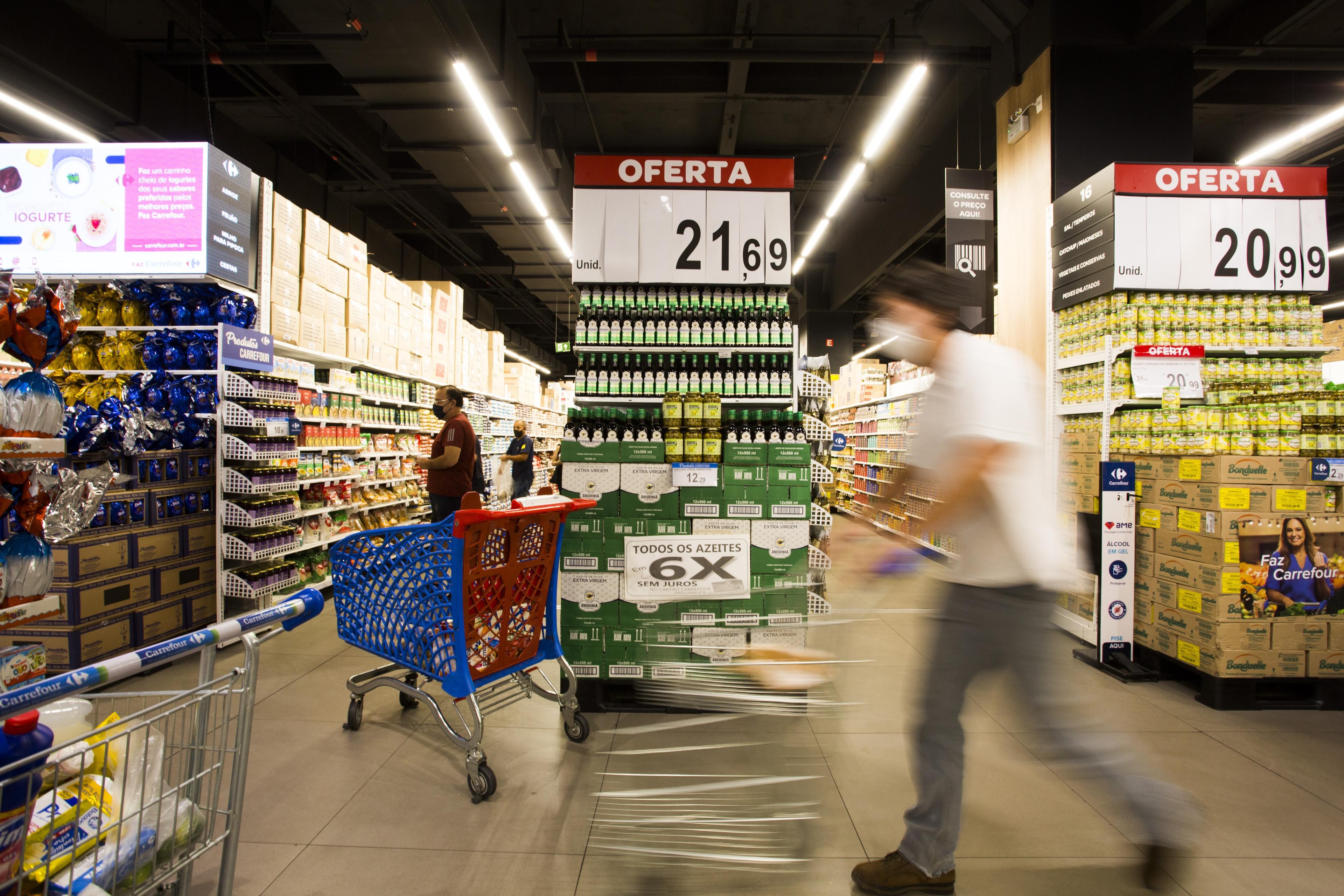 Brazil retail promotions hit record, but aggressive discounts fade