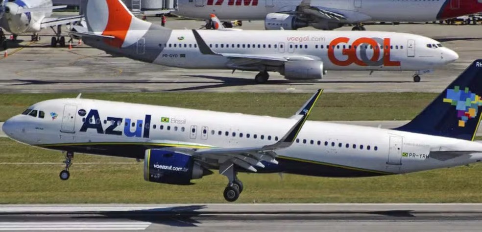 According to insiders, Azul is facing financial challenges, compounded by the weakened Brazilian real and escalating costs, as it negotiates with creditors — Foto: Divulgação