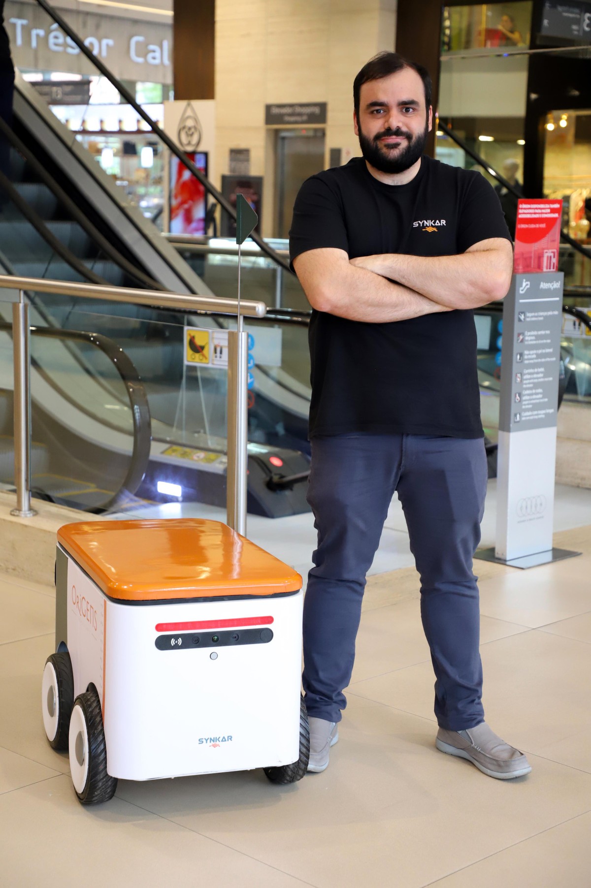 Hotel Transamerica introduces AI-powered robot car in Goiânia