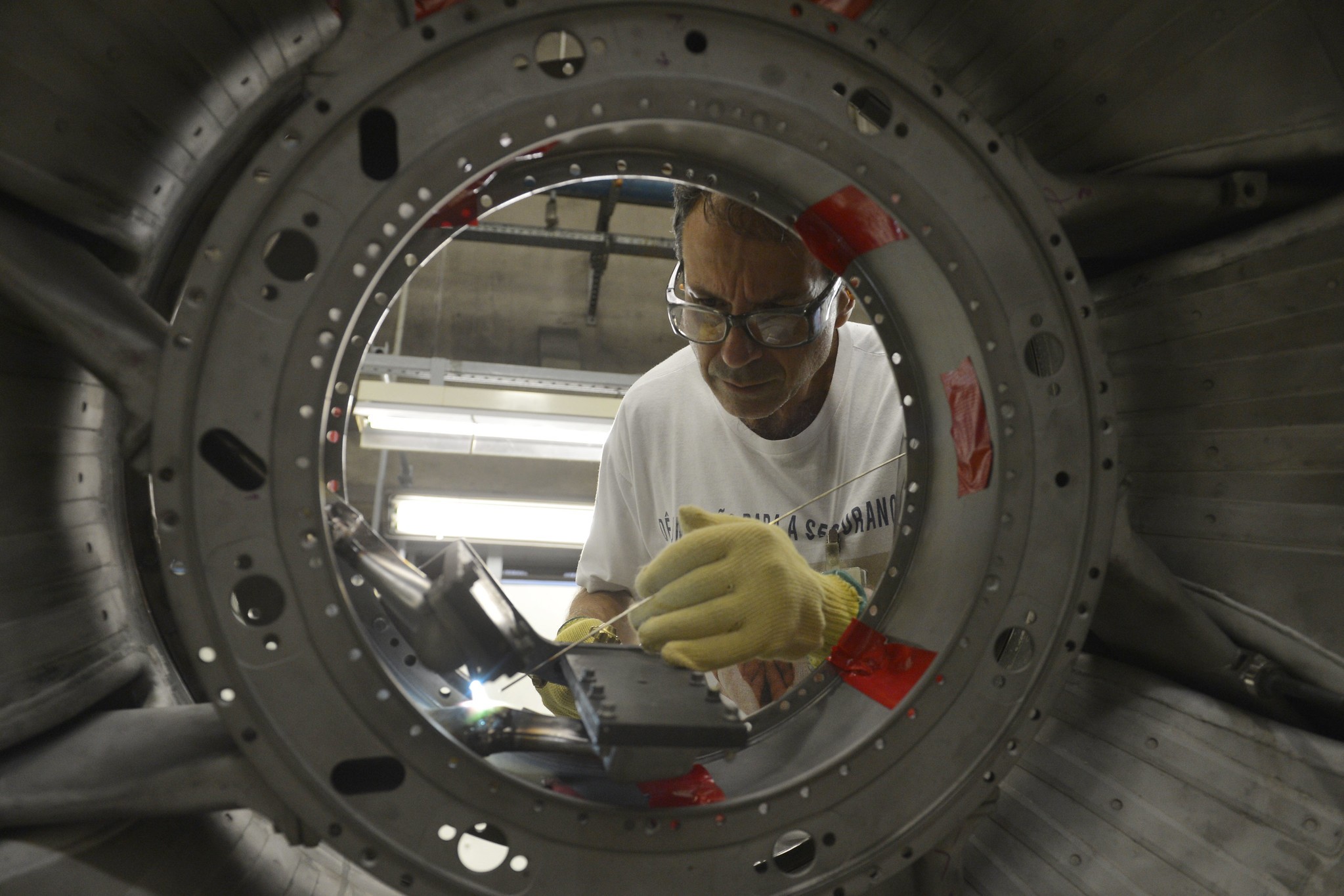 Manufacturing revenue rises in January but sector remains weak