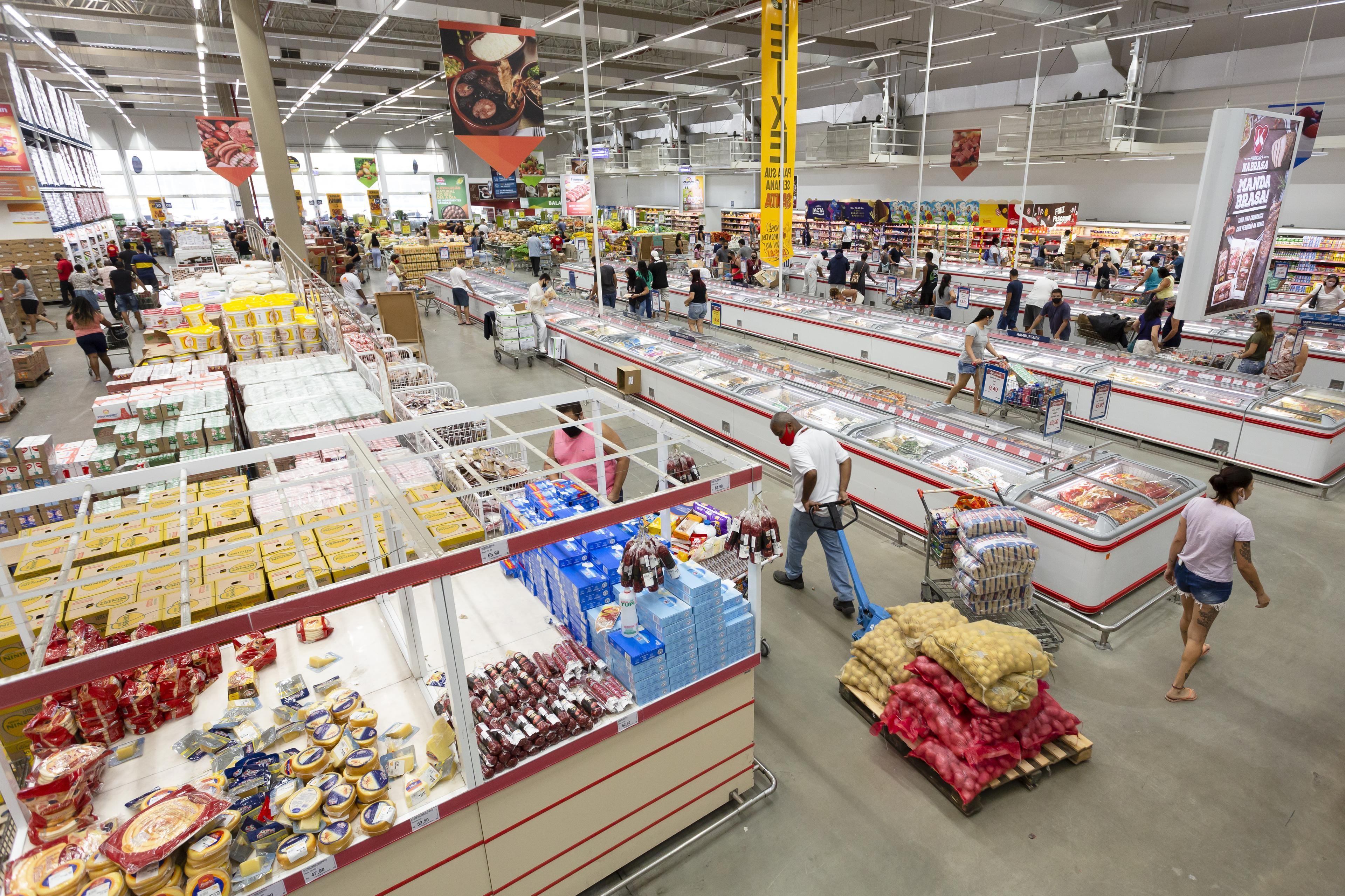 Retail data disappoints as loss of momentum is expected to continue