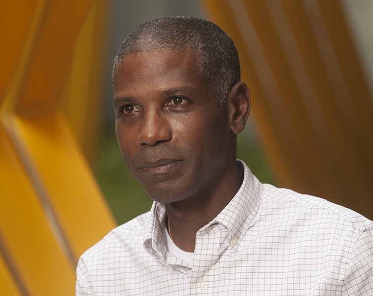 Real strengthens as easing bets rise; Ibovespa slips on tech sell-off