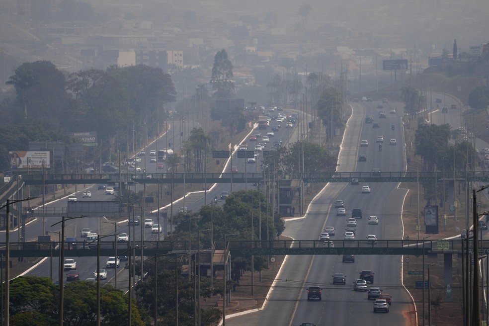 Smoke from fires in the Amazon covered Brasília on Sunday — Foto: Eraldo Peres/AP